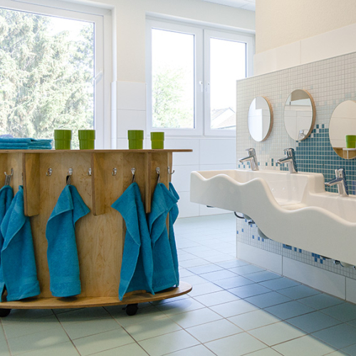 Kinderbad Kita Schubladenschrank Wickelkommode Handtuchwagen - My